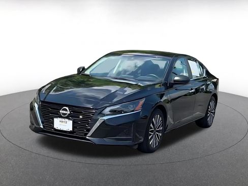 Used 2025 Nissan Altima 2.5 SV FWD image 5