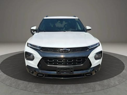 Used 2023 Chevrolet TrailBlazer ACTIV w/ Sun and Liftgate Package FWD image 2