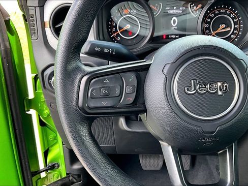 Used 2025 Jeep Wrangler Sport AWD/4WD image 10