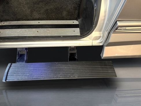 Used 2018 GMC Savana 2500 w/ Enhanced Convenience Package image 10