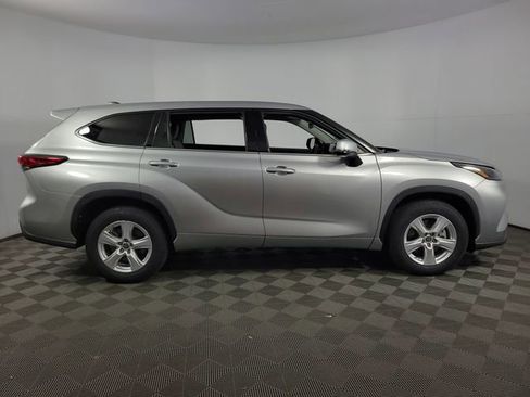Used 2022 Toyota Highlander L image 10