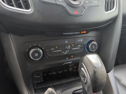 Used 2015 Ford Focus SE w/ Equipment Group 201A FWD image 19