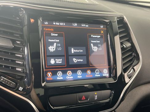 Used 2022 Jeep Cherokee Limited image 19