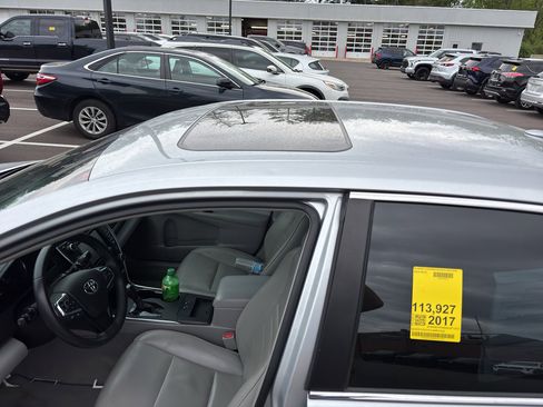 Certified 2017 Toyota Camry XLE w/ Moonroof Package image 12