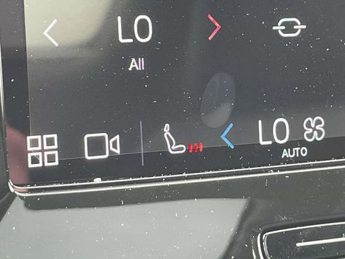 New 2025 Volvo XC40 B5 Ultra w/ Protection Package image 22