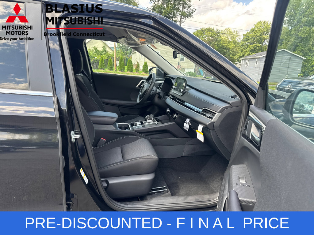 Used 2025 Mitsubishi Outlander ES AWD/4WD image 29