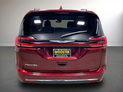 Used 2021 Chrysler Pacifica Touring image 6