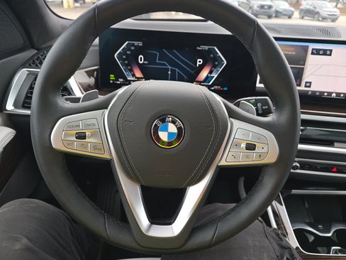 Used 2025 BMW X7 xDrive40i w/ Climate Comfort Package image 13