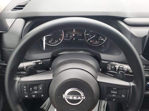 Used 2025 Nissan Pathfinder S image 20