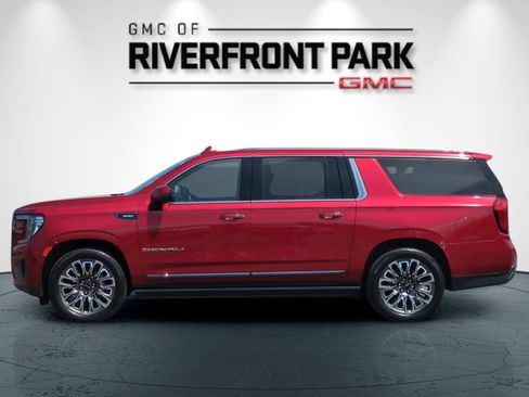 Used 2023 GMC Yukon XL Denali Ultimate AWD/4WD image 6