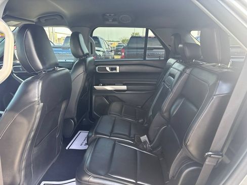 Used 2023 Ford Explorer XLT w/ Equipment Group 202A AWD/4WD image 34