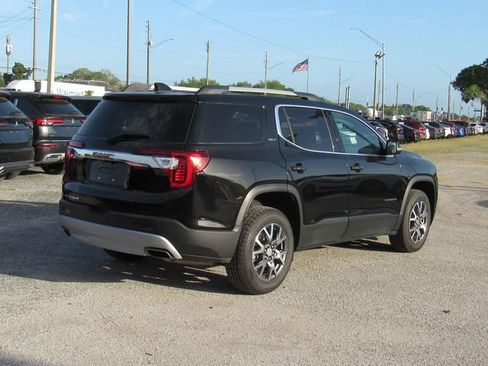 Used 2023 GMC Acadia SLT FWD image 3
