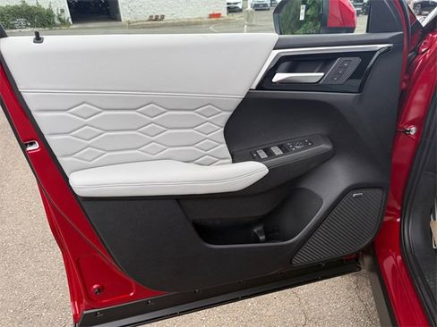 New 2025 Mitsubishi Outlander SEL image 11