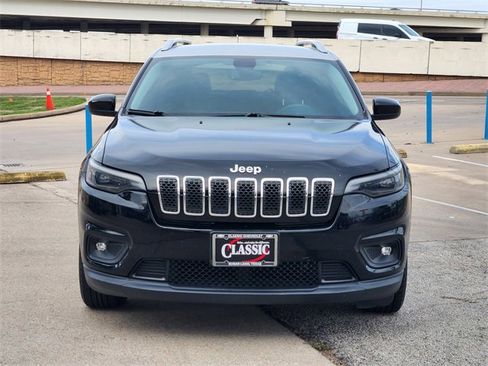 Used 2019 Jeep Cherokee Latitude Plus w/ Comfort/Convenience Group image 2