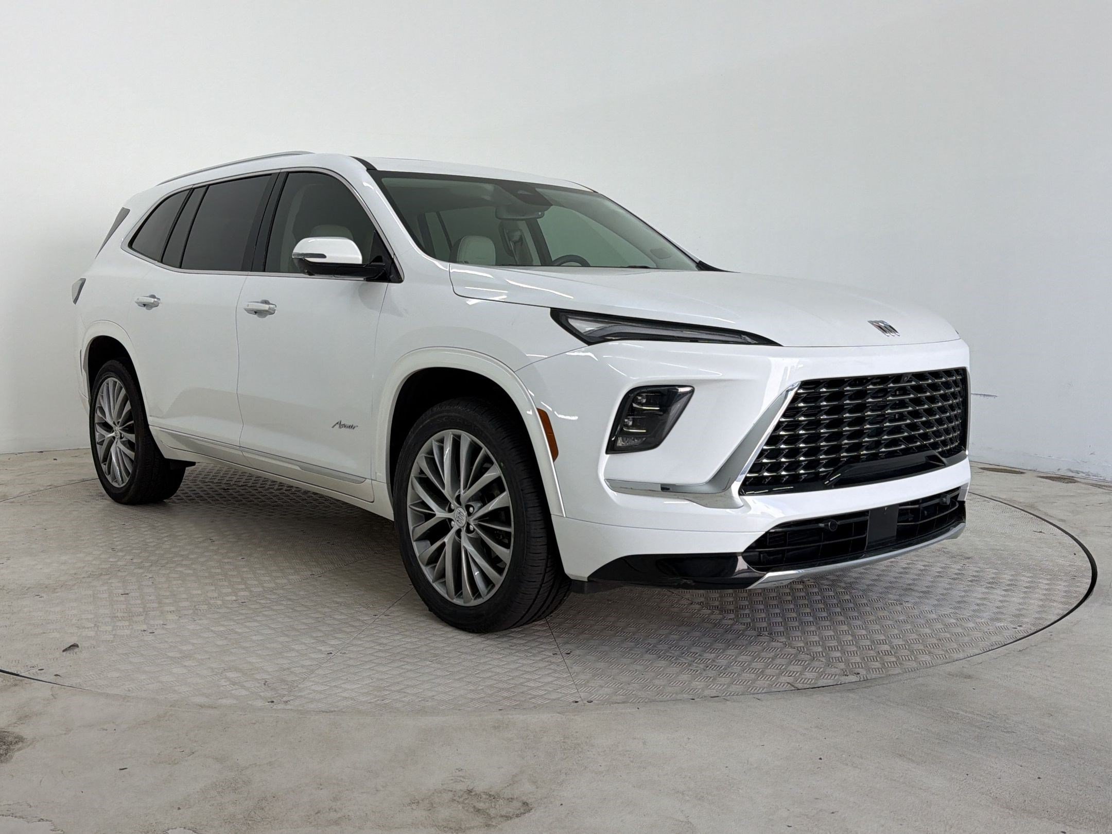 Used 2025 Buick Enclave Avenir AWD/4WD image 7
