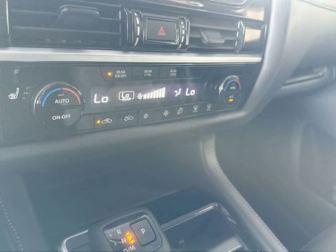 Used 2025 Nissan Pathfinder SV AWD/4WD image 20