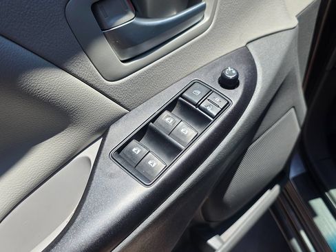 Used 2016 Toyota Sienna LE FWD image 29