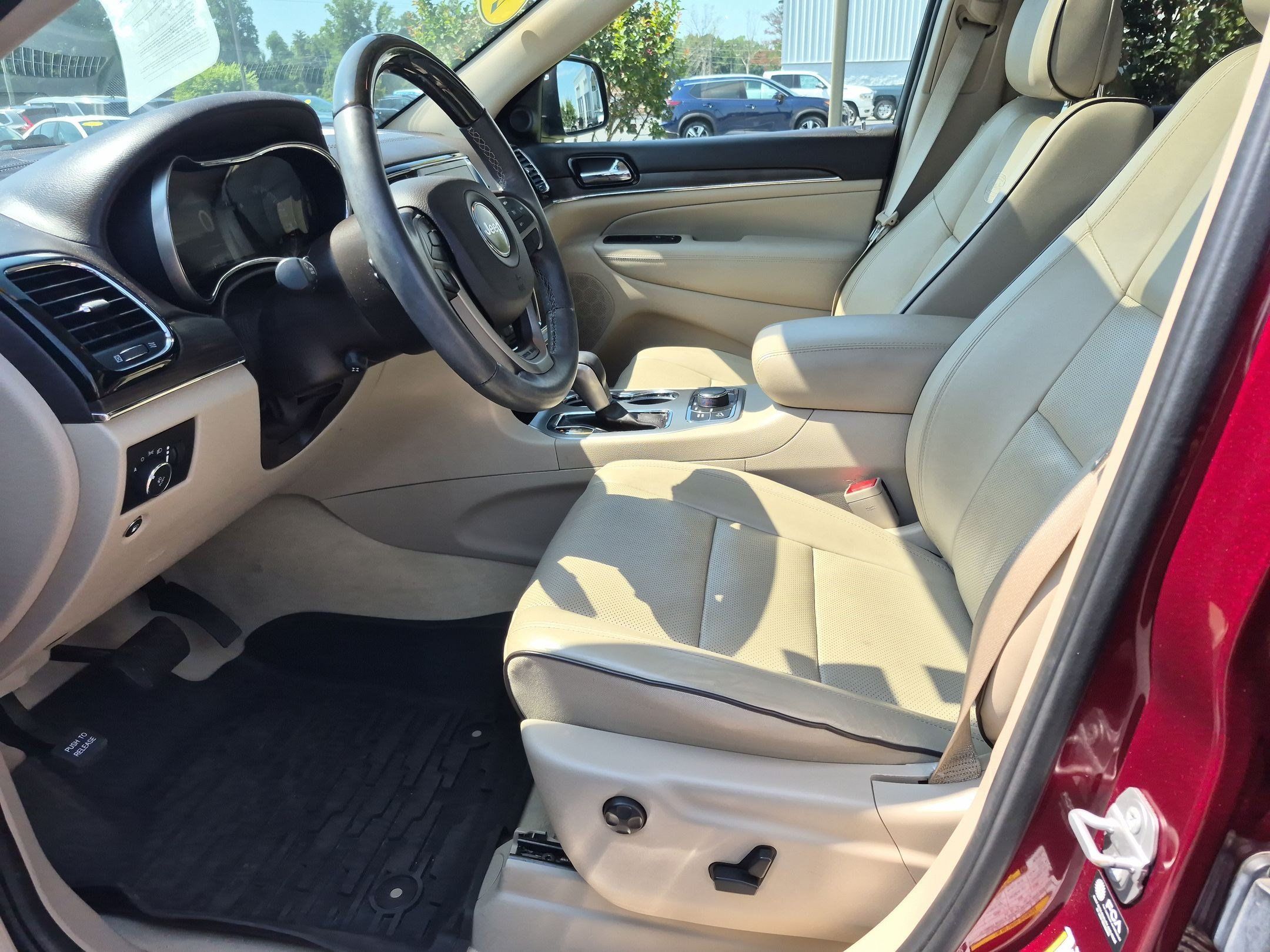 Used 2021 Jeep Grand Cherokee Overland AWD/4WD image 11