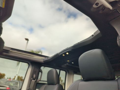 Used 2025 Jeep Wrangler Unlimited Rubicon 392 image 28