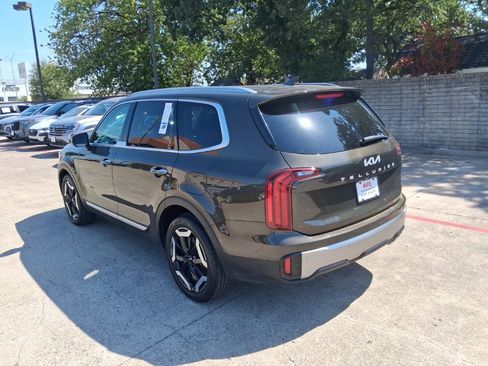 Used 2025 Kia Telluride S FWD image 8