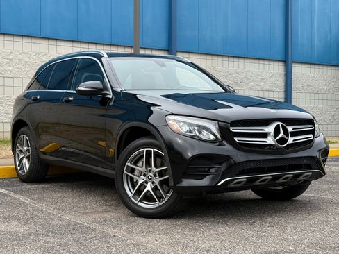 Used 2019 Mercedes-Benz GLC 300 4MATIC w/ AMG Line image 3
