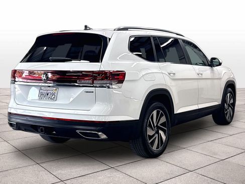 Used 2024 Volkswagen Atlas SE w/ Panoramic Sunroof Package AWD/4WD image 9