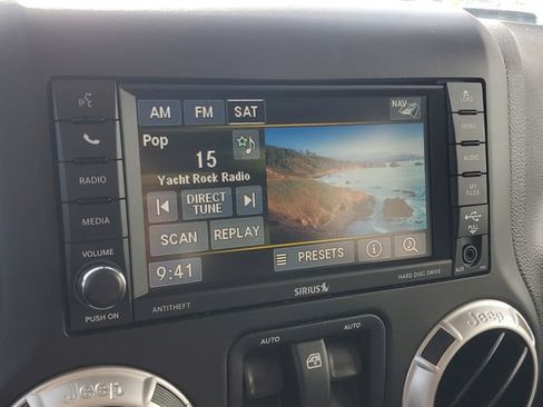 Used 2017 Jeep Wrangler Sahara w/ Connectivity Group AWD/4WD image 22