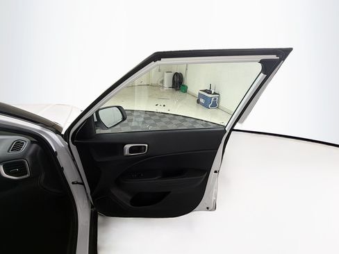 Used 2025 Hyundai Venue SEL FWD image 31