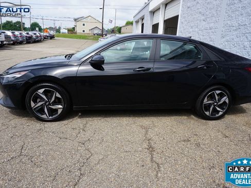 Used 2023 Hyundai Elantra SEL w/ Convenience Package FWD image 4
