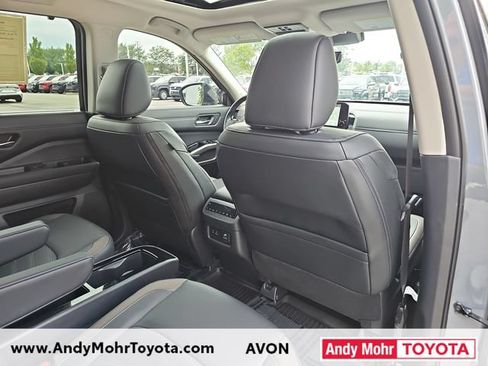 Used 2025 Nissan Pathfinder Platinum AWD/4WD image 37