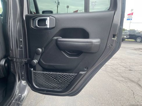 Used 2018 Jeep Wrangler Unlimited Sport AWD/4WD image 11