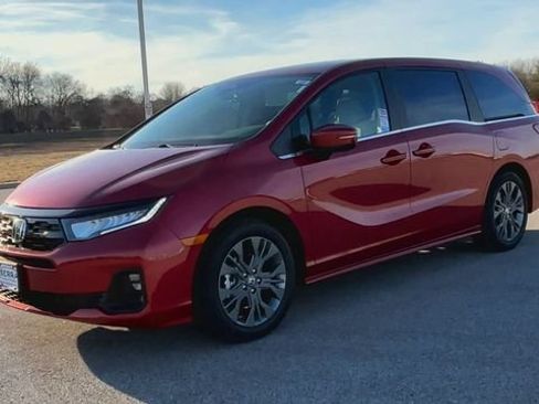 New 2026 Honda Odyssey Touring image 4