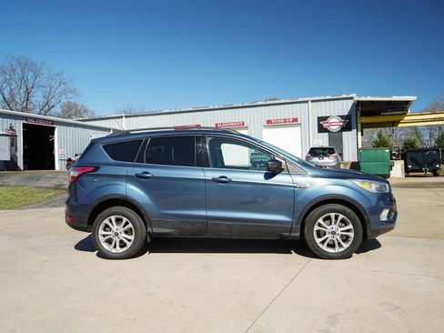 Used 2018 Ford Escape SE image 3