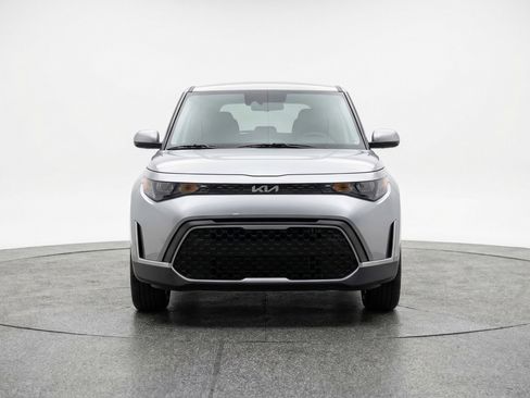 Used 2025 Kia Soul LX w/ LX Technology Package image 2