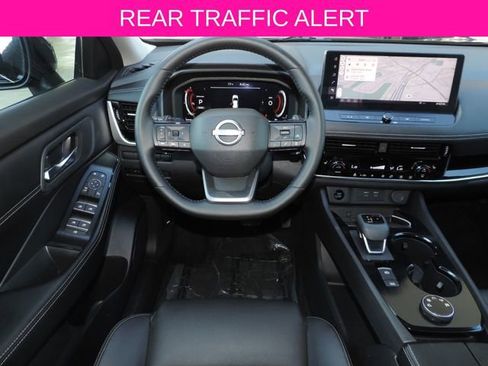 Used 2025 Nissan Rogue SL AWD/4WD image 16