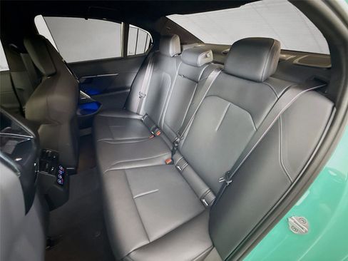 Used 2025 BMW M5 w/ Carbon Package image 24