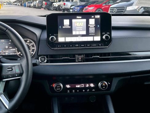 Used 2023 Mitsubishi Outlander SE image 6