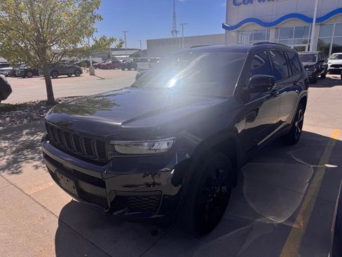 Used 2023 Jeep Grand Cherokee L Altitude AWD/4WD image 8
