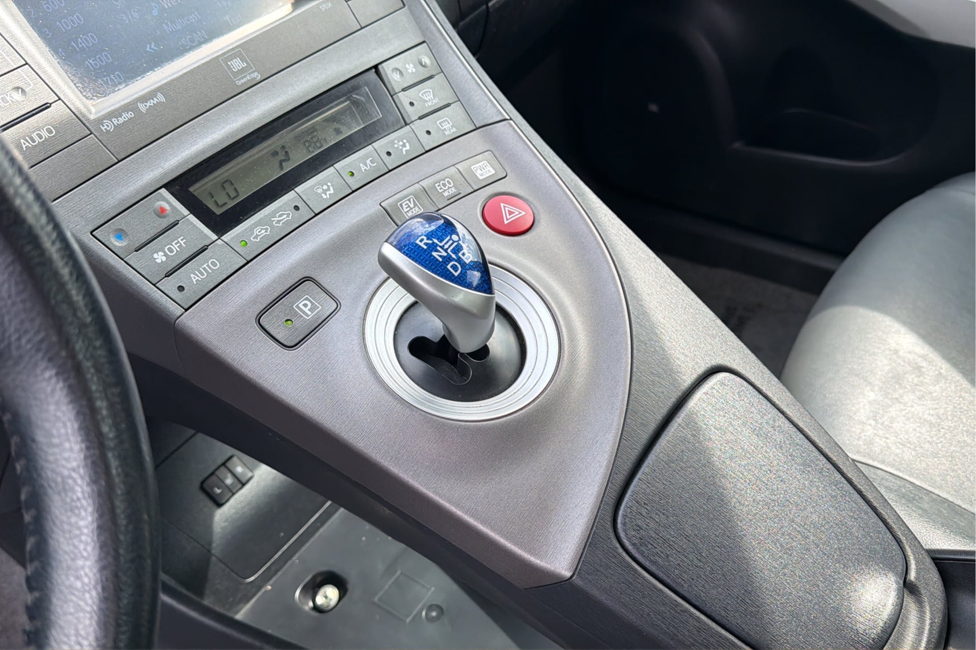 Used 2015 Toyota Prius Four FWD image 21