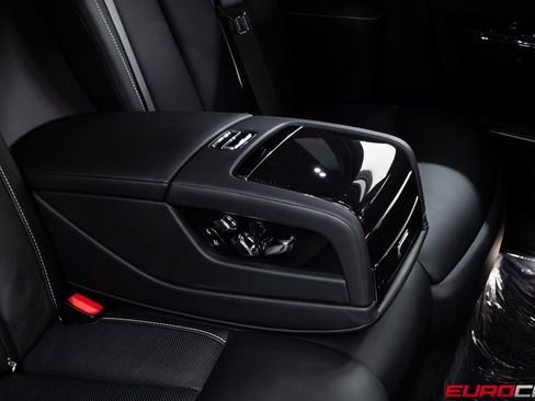 Used 2024 Rolls-Royce Phantom Sedan w/ The Phantom Package RWD image 41