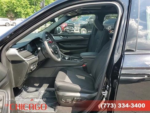 New 2025 Jeep Grand Cherokee Laredo image 13