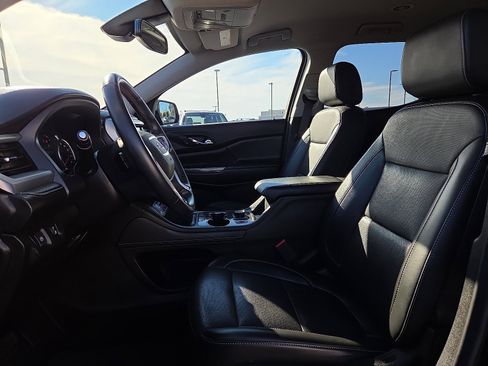 Used 2023 GMC Acadia SLT w/ Elevation Edition image 17