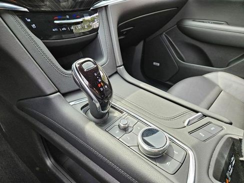 Certified 2025 Cadillac XT6 Premium Luxury FWD image 27