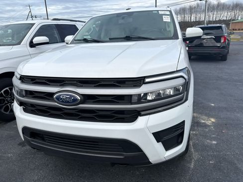Used 2023 Ford Expedition Max XLT image 7