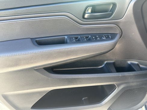 Used 2019 Honda Odyssey EX image 10