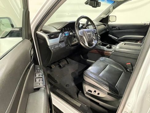 Used 2019 GMC Yukon XL SLT w/ Open Road Package image 3