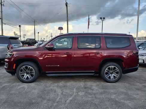 Used 2022 Jeep Wagoneer Series III w/ Flexible Seating Group RWD image 9