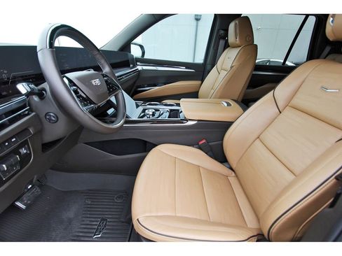 Certified 2026 Cadillac Escalade Luxury w/ LPO, Floor Liner Package AWD/4WD image 6