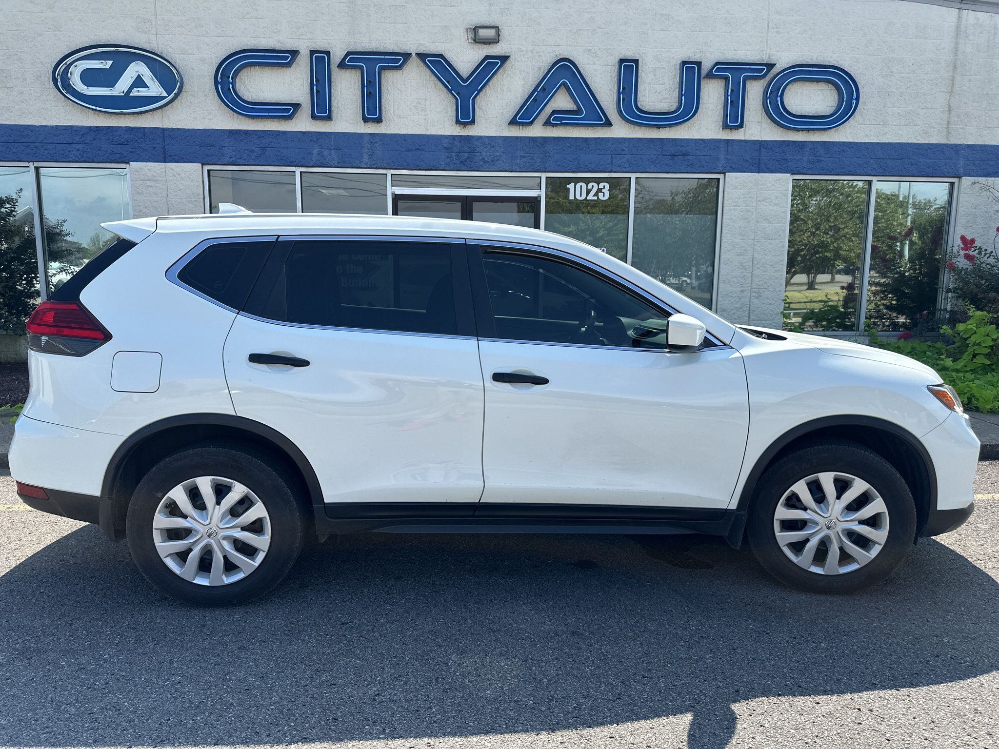 Used 2017 Nissan Rogue S AWD/4WD image 3