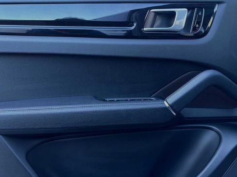 Certified 2021 Porsche Cayenne image 12